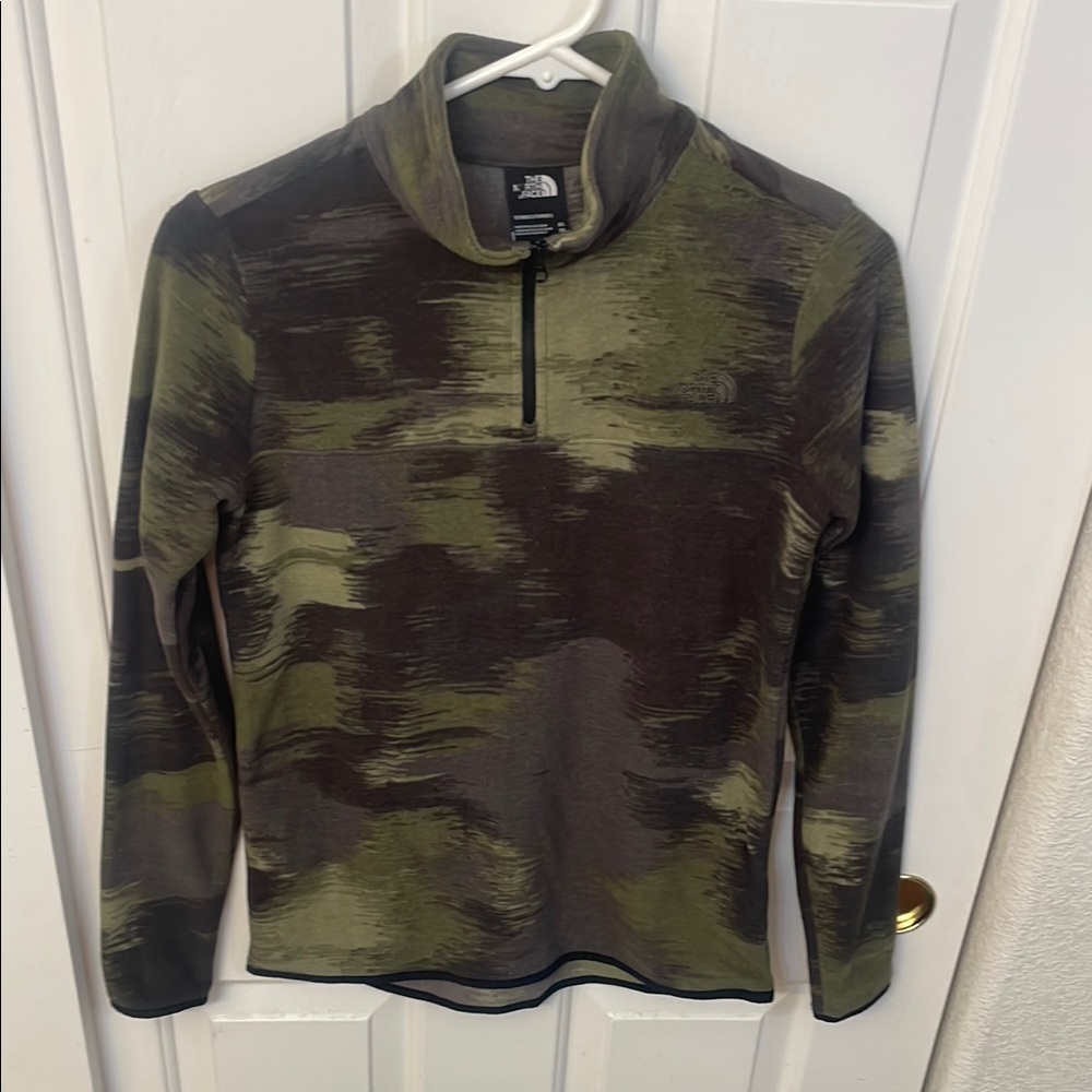 The North Face Fleece Jacket women’s pullover Green Camo Zip-Up.